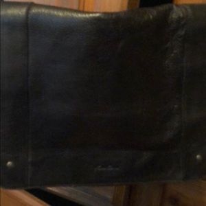 Kenneth Cole black messenger leather bag.